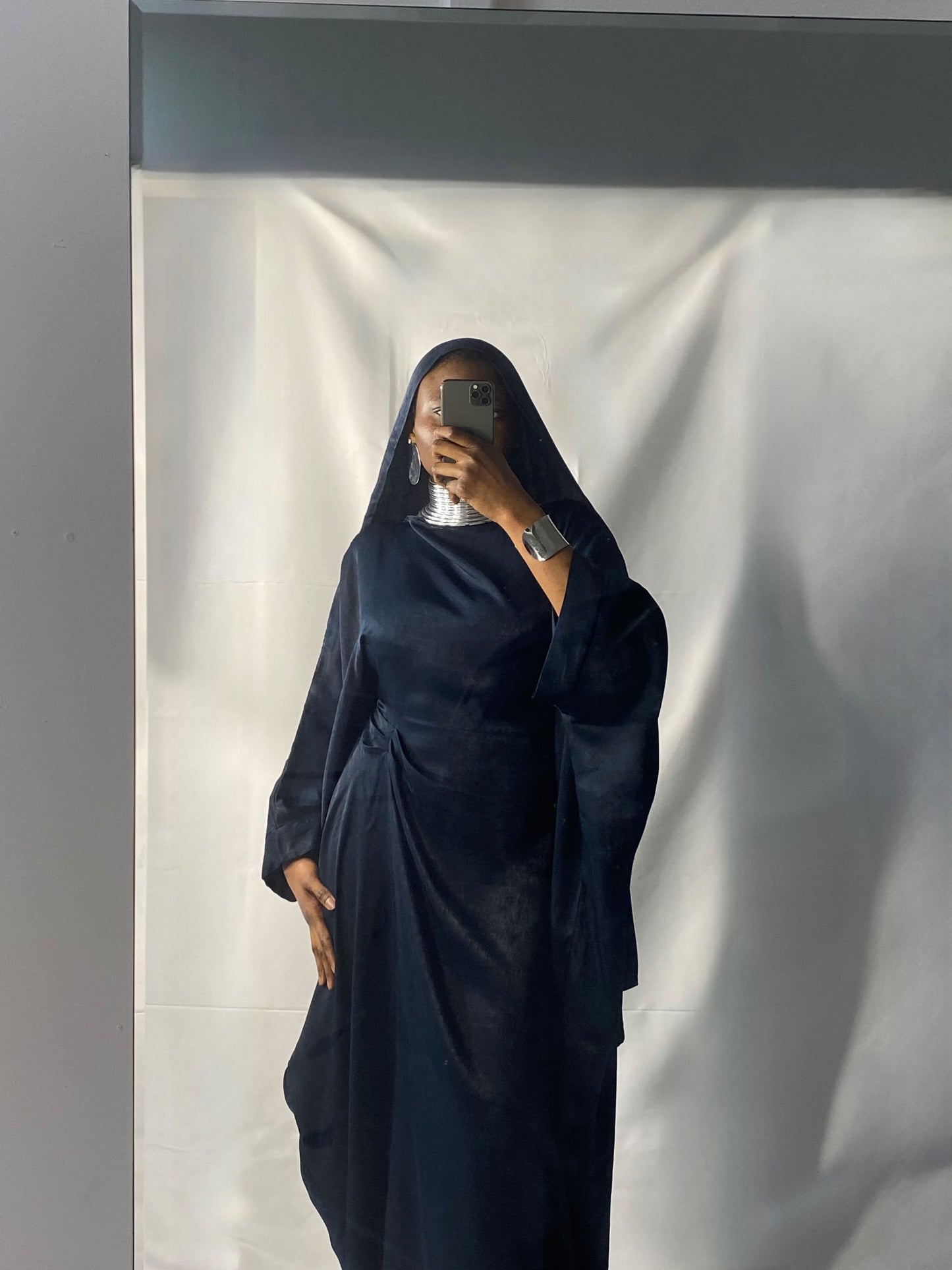 (Pre-orders only - shipped after 01 March 2025) Hanifa Abaya & Scarf Set in Navy Blue